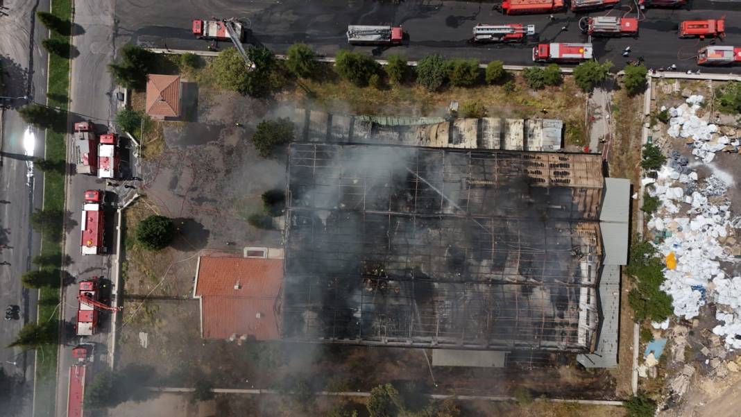 Kayseri'de sünger fabrikasında büyük yangın: Bir saatte kontrol altına alındı 21